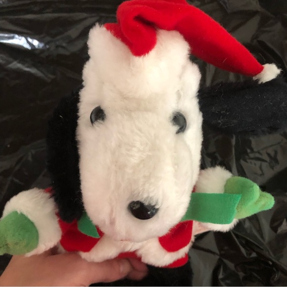 Christmas Santa Snoopy - How cute would this be sitting in your holiday display - Picture 3 of 16